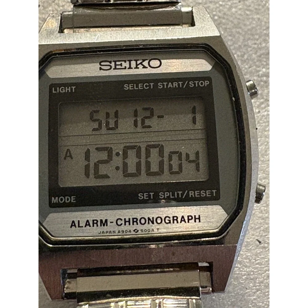 Vintage Seiko Silver Tone Digital A904-500A -LCD Alarm/Chronograph Wrist Watch